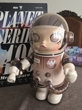 Pop mart 400 space molly Planet Jupiter